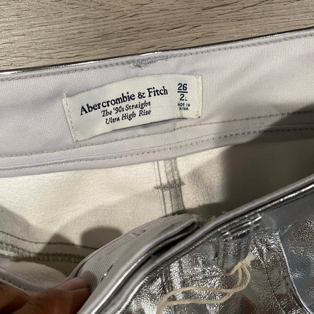 Abercrombie 90s‎ Ultra High Rise Silver Metallic High-Waisted Pants - Picture 4 of 5